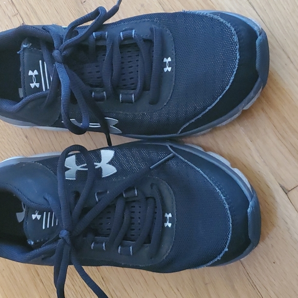 UNDER ARMOUR SNEAKERS - Picture 7 of 7